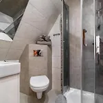 Bozena Jacuzzi & Sauna 住宿加早餐酒店 3*