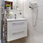 Bozena Jacuzzi & Sauna 住宿加早餐酒店