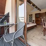 Bozena Jacuzzi & Sauna 住宿加早餐酒店 3*