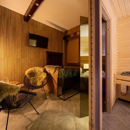 Bozena Jacuzzi & Sauna ザコパネ