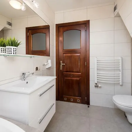 Bozena Jacuzzi & Sauna 3*